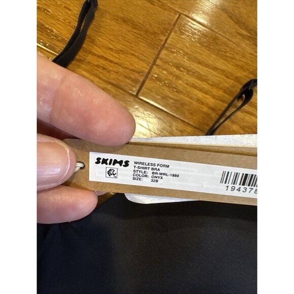 SKIMS Wireless Form T-Shirt Bra 32B NEW Black - Picture 4 of 5